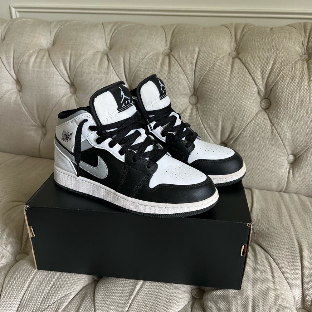 Air Jordan 1 Mid GS 'White Shadow' lt smoke grey size 6.5Y.